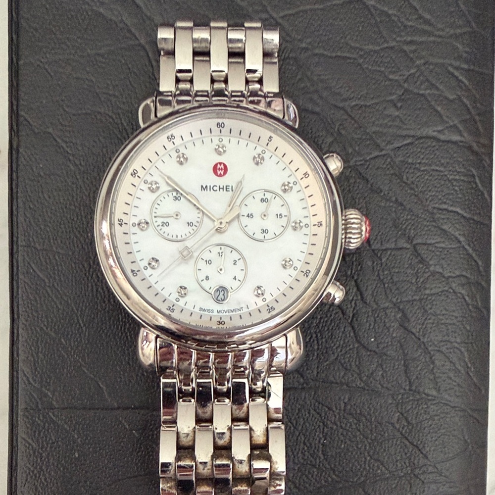 Beautiful‼️ Worn just a few times. xtra links. Priced to sell‼️